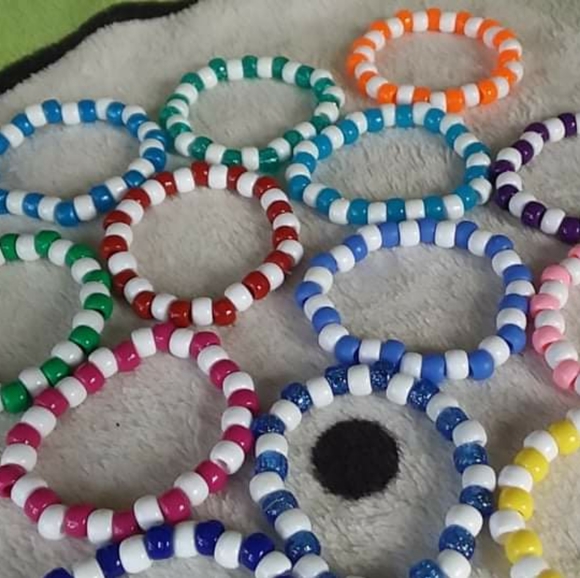 kandi bracelets set of 13 - Picture 10 of 14